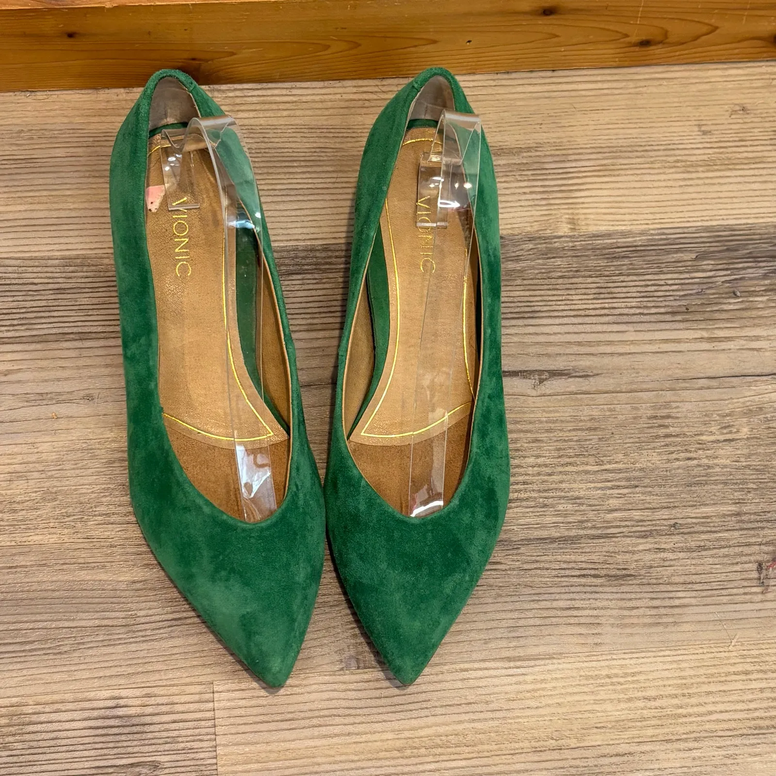 Vionic Green Suede Josie Kitten Heel Pump - size 8.5 - Image 2