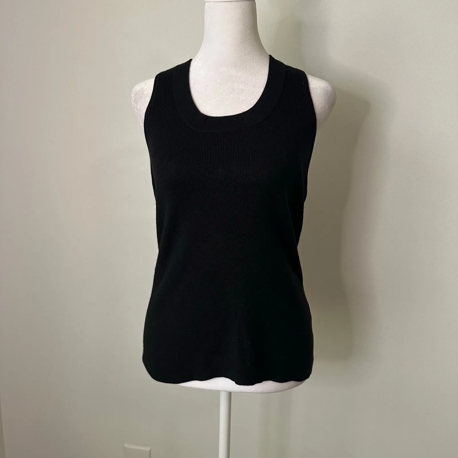Banana Republic black cashmere knit sleeveless tank top size M - Image 2