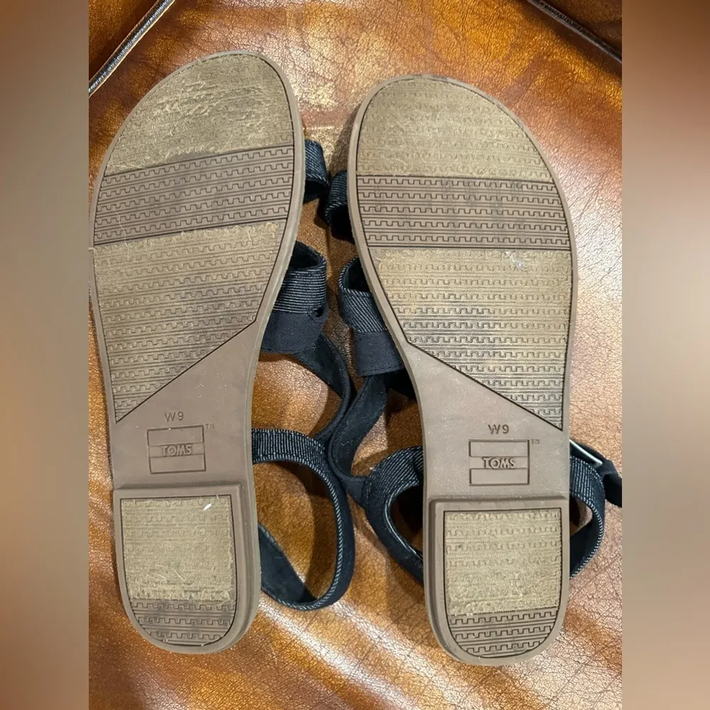 EUC TOM’s tripped Sandals blue canvas material top. Size 9W - Image 4