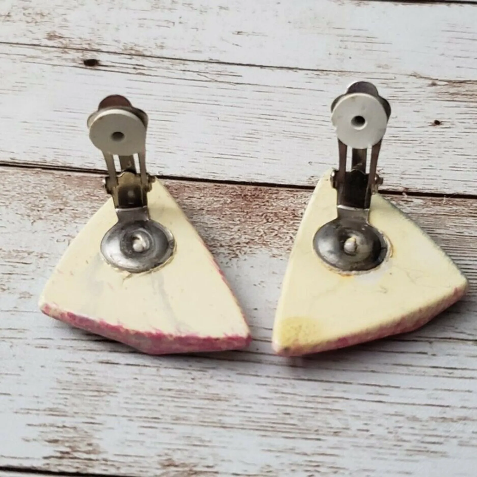 Vintage Clip On Earrings Marbled Pastel Color Triangular Shape Large - Image 4
