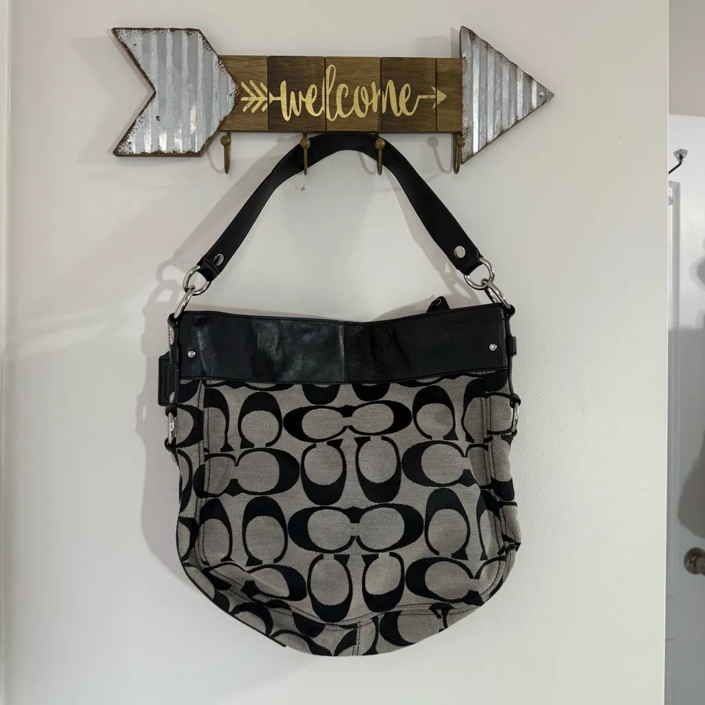 Coach Black and Cream Signature Shoulder Bag - Image 9