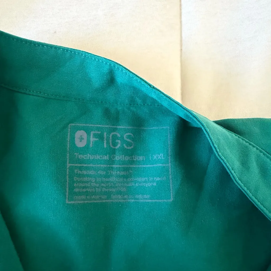 Figs Teal Sleeveless Top and Joggers Scrub Set - Image 8
