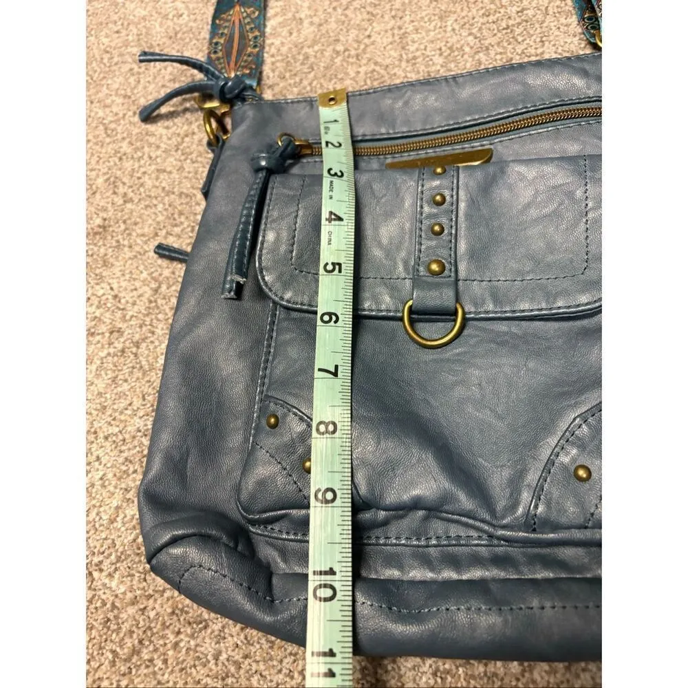 Stone Mountain Crossbody faux leather bag with guitar strap - Image 7