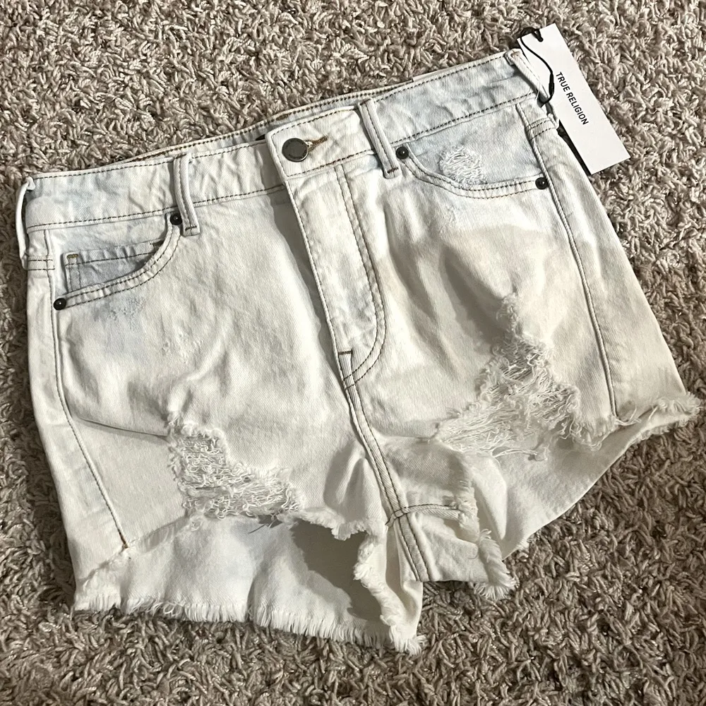True Religion Shorts Ultra High Rise Fray Hem White Whisper Destroy Size 28 NWT - Image 6
