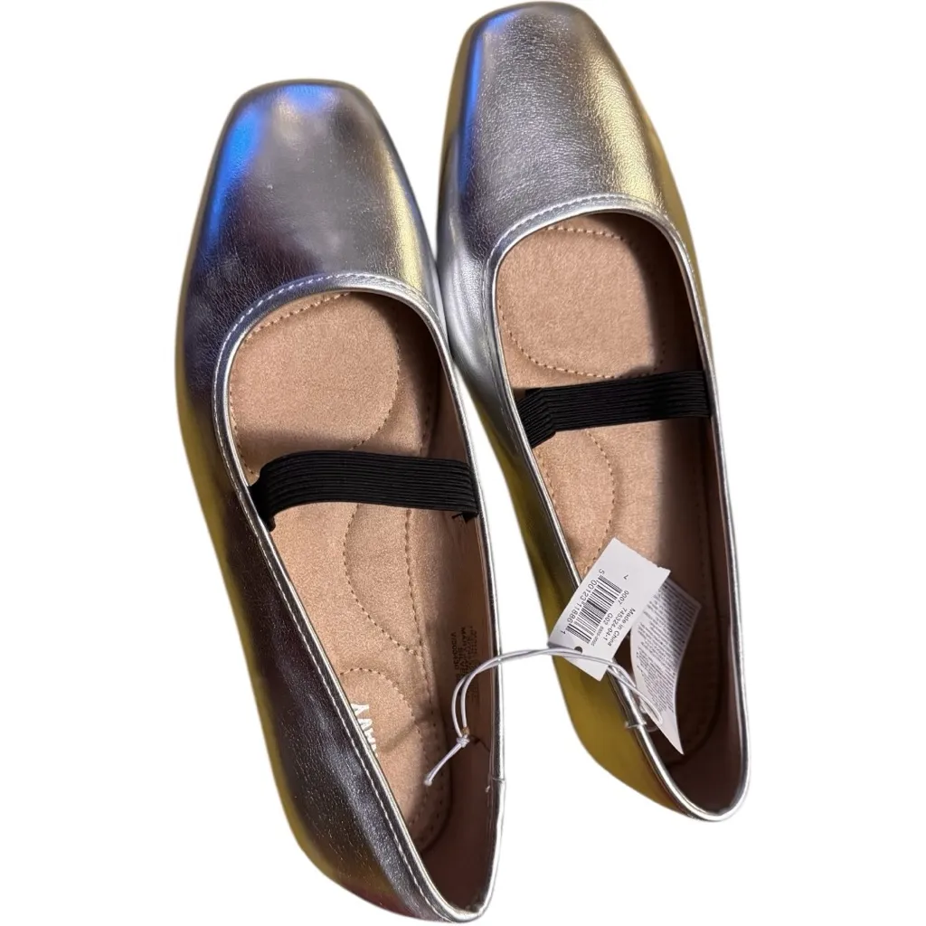 Old Navy Women's Mary Jane  Low Heel Ballet Silver Loafers with Black Strap Sz 7 - Image 4