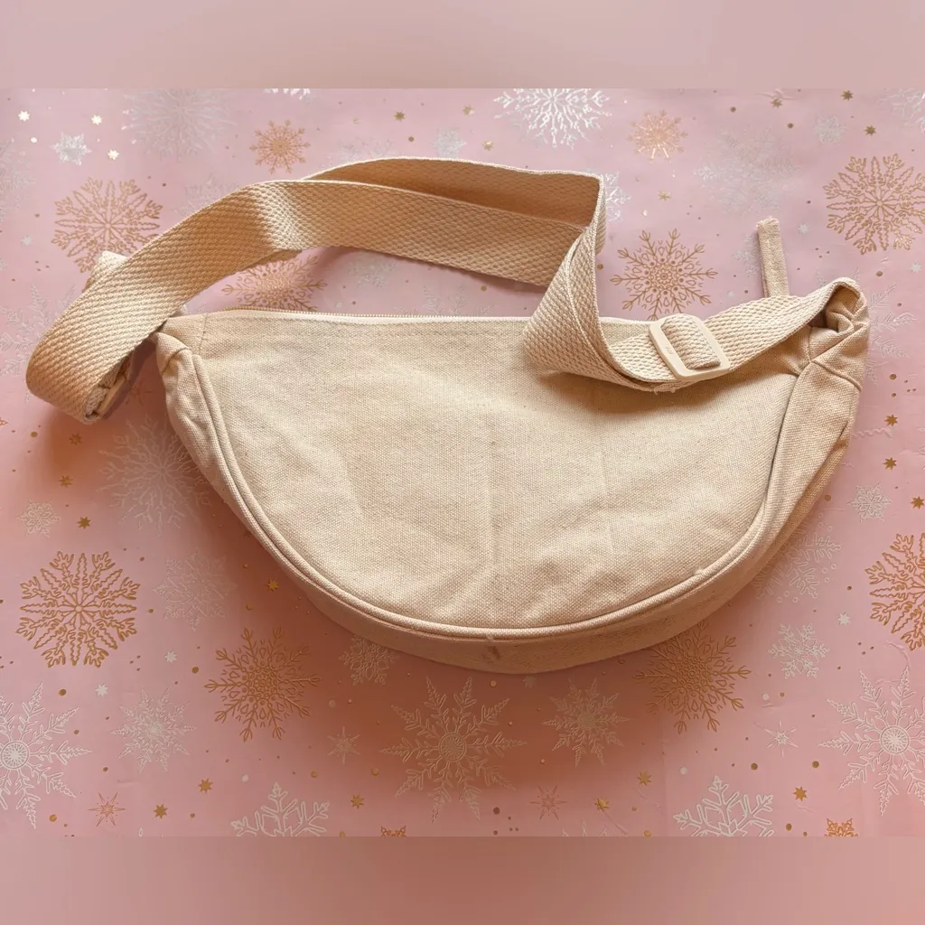New Aveda Fanny pack - Image 2