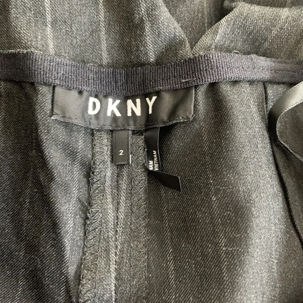 DKNY Womens Size 2 Gray Pinstripe Career Work Dress Pants - Image 4