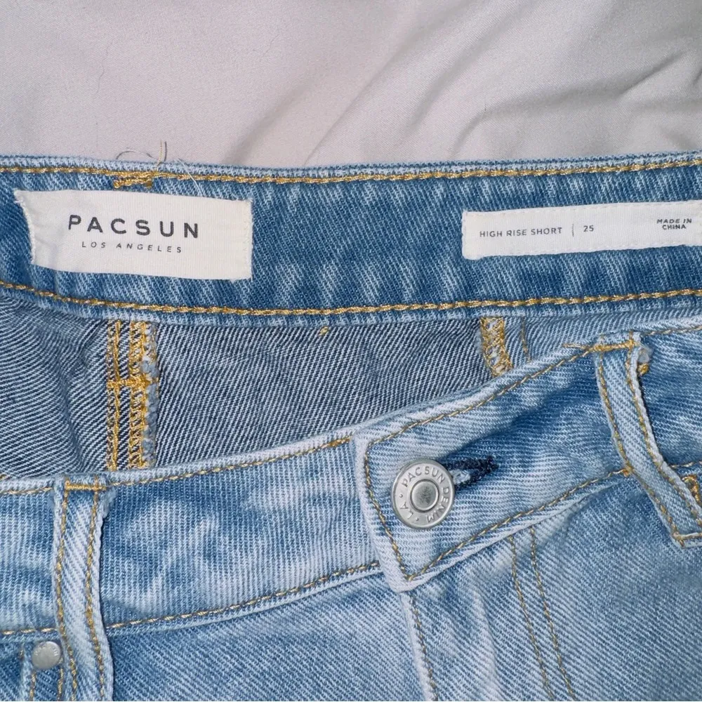 PacSun Two-Toned High Rise Frayed Hem Denim Shorts size 25 - Image 2