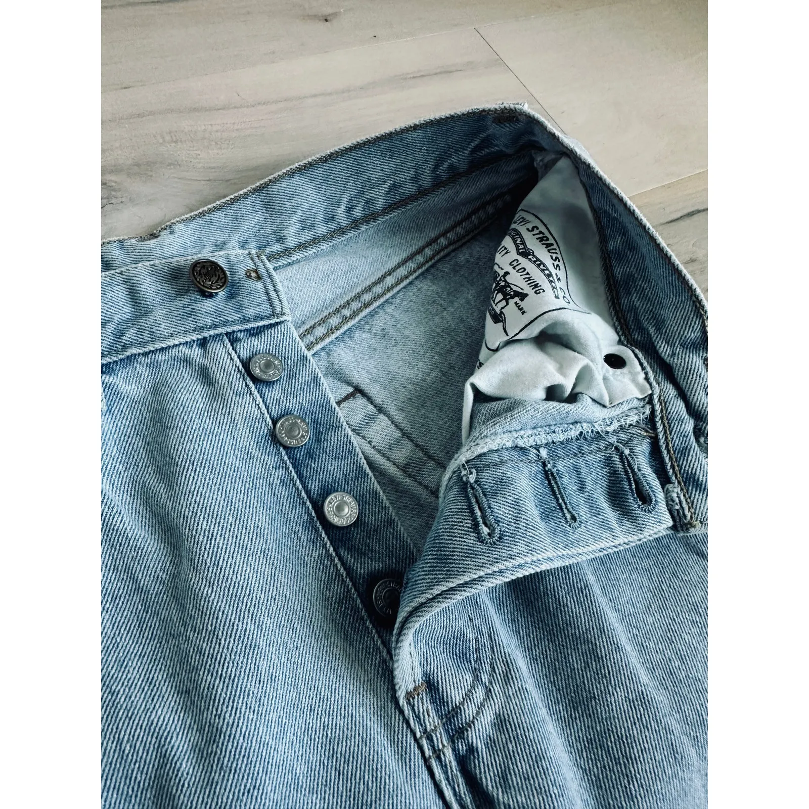 Vintage 90s Levi's 539 Light Wash Distressed Size 31 x 32 Waist 30" High Rise - Image 5