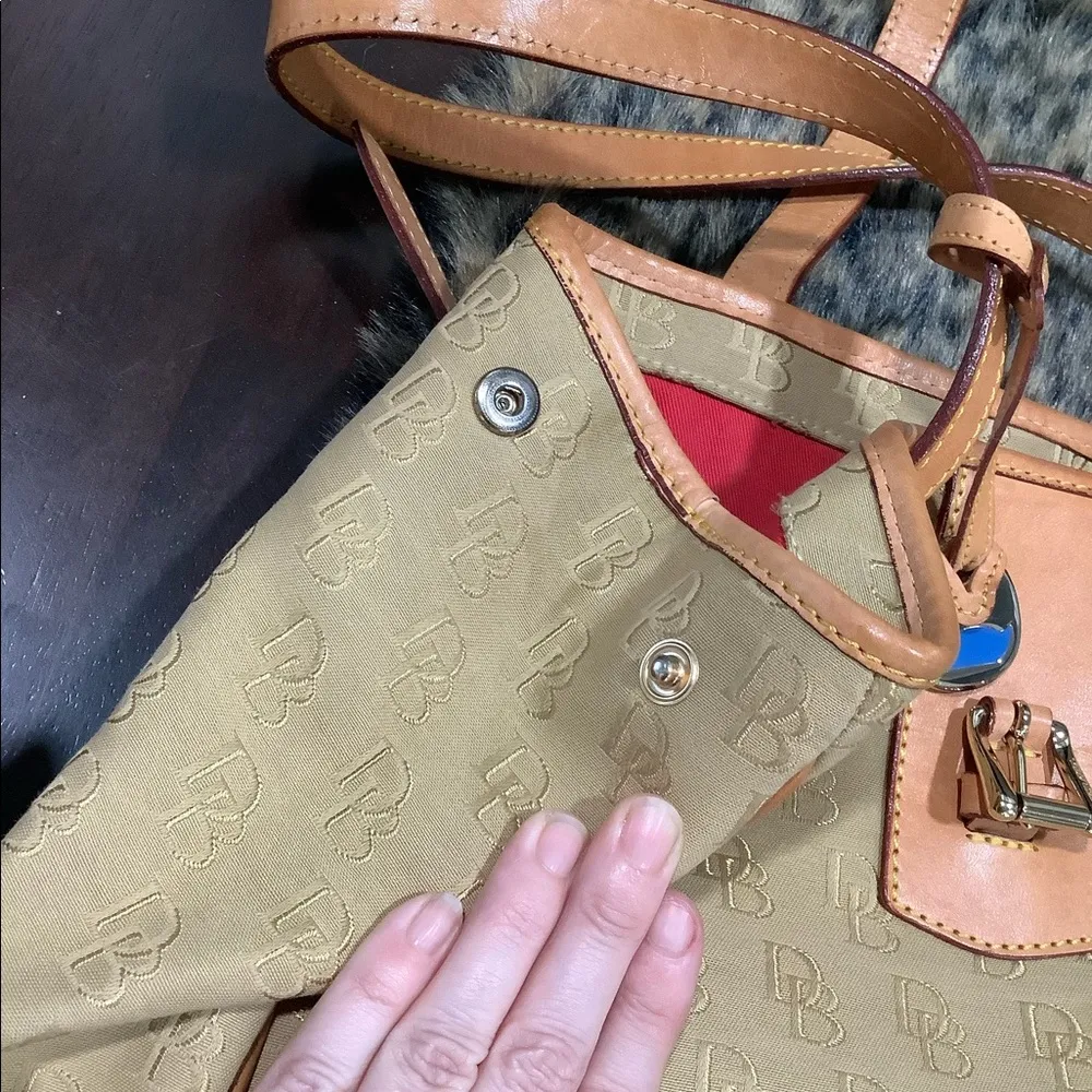 DOONEY AND BOURKE SHOULDER BAG - Image 12