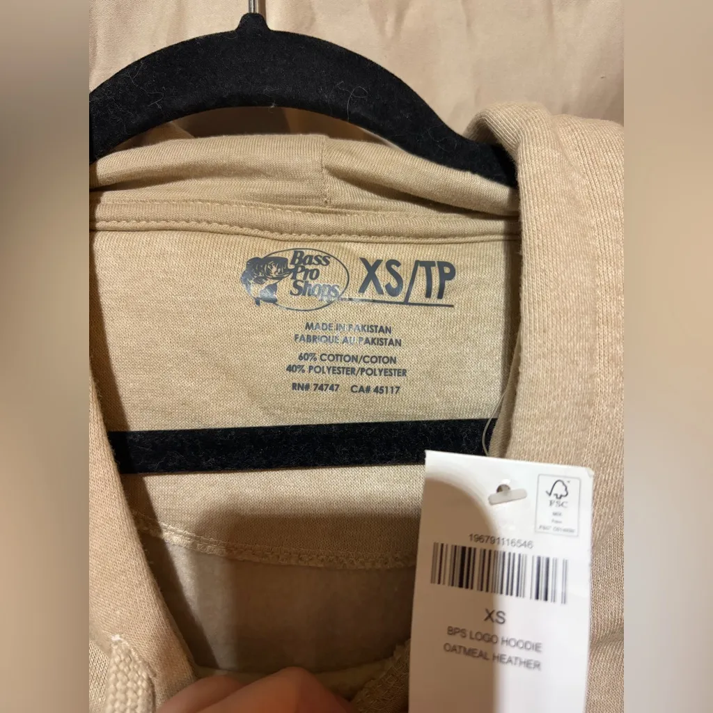 Bass pro shops sweatshirt - Image 2