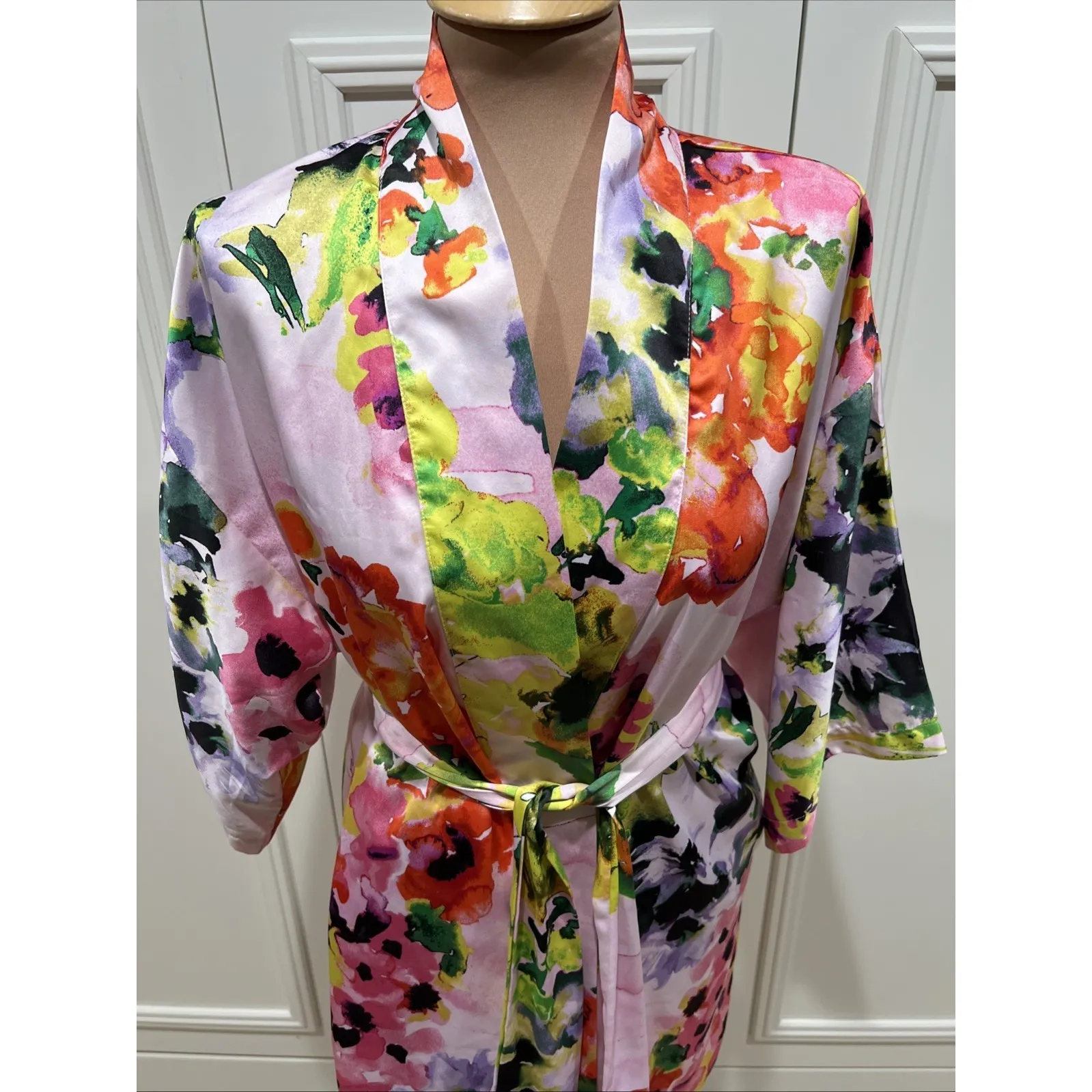 Natori Private Luxuries Belted Robe Satin Watercolor Floral Kimono Quiet Luxury - Image 2