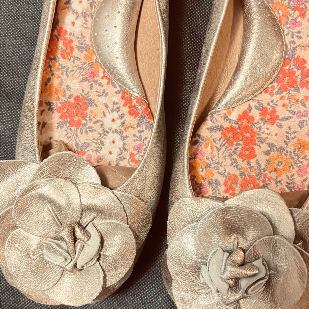 Born Emalia ballet flats with a flower applique Size 9 - Image 3