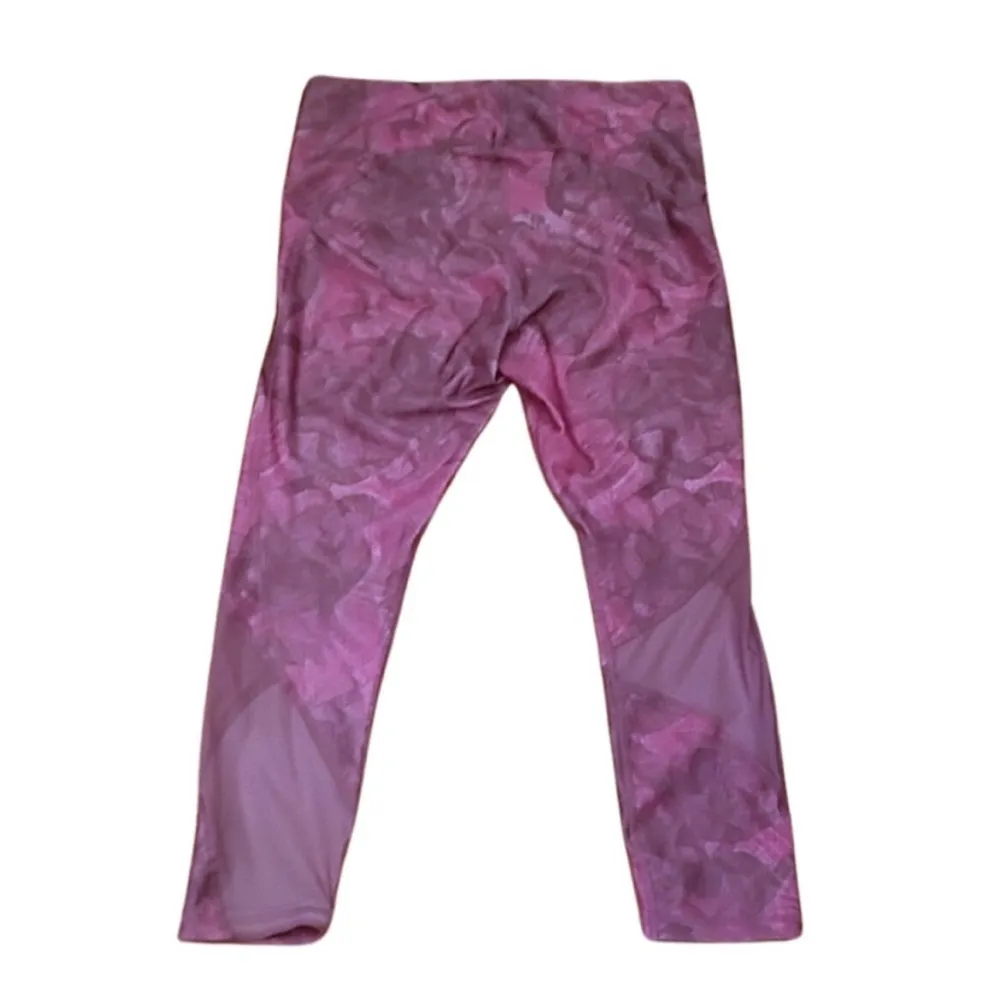 NWT  HeatGear Print Women's Tight Capri Soft Burgundy Silver Size Lg - Image 4