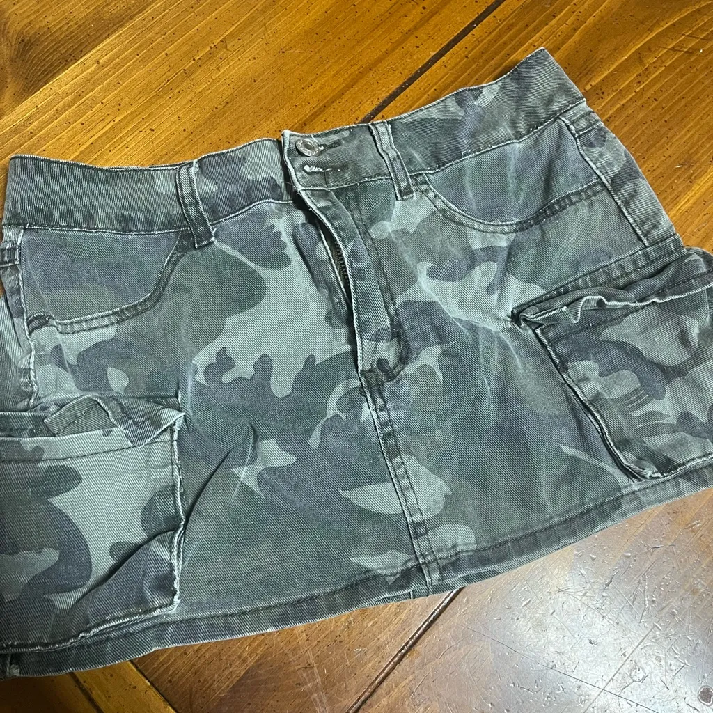 SHEIN Green Camouflage Mini Skirt - Image 2