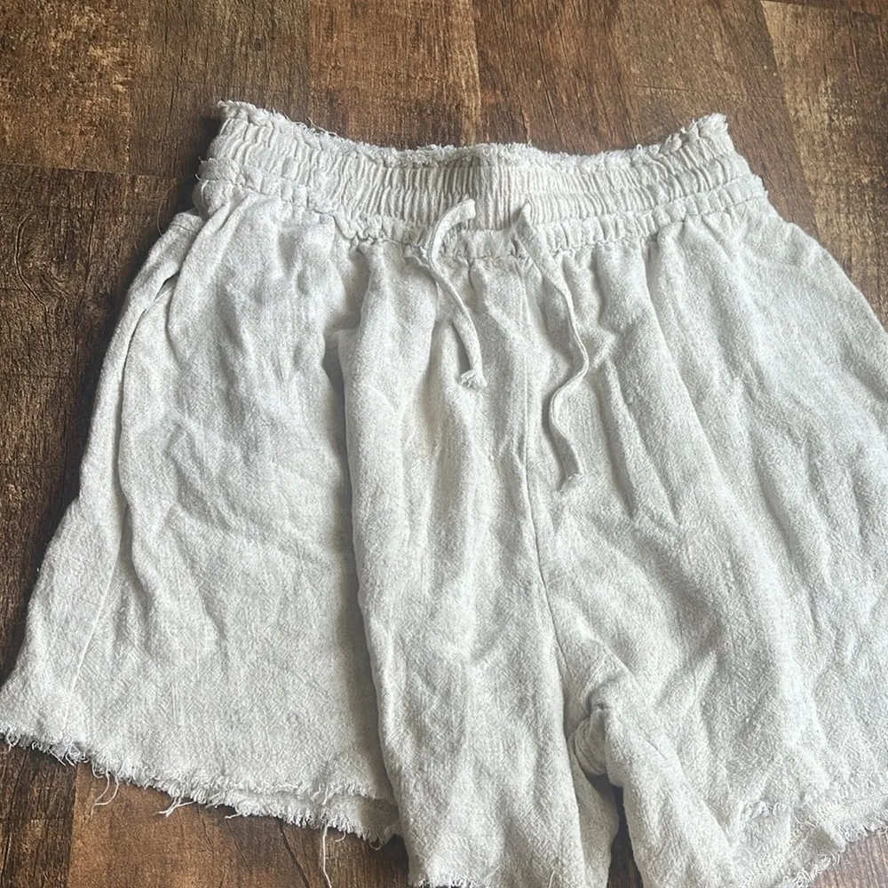 La Miel Linen Shorts with Fray Detail Size M - Image 4