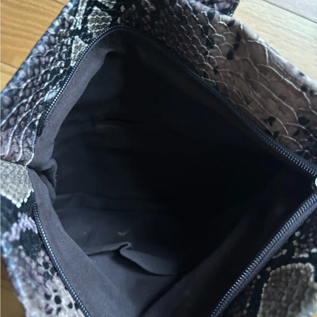 Vintage Y2K Snakeskin Reptile Print Shoulder with silver hardware detailing Black - Image 7