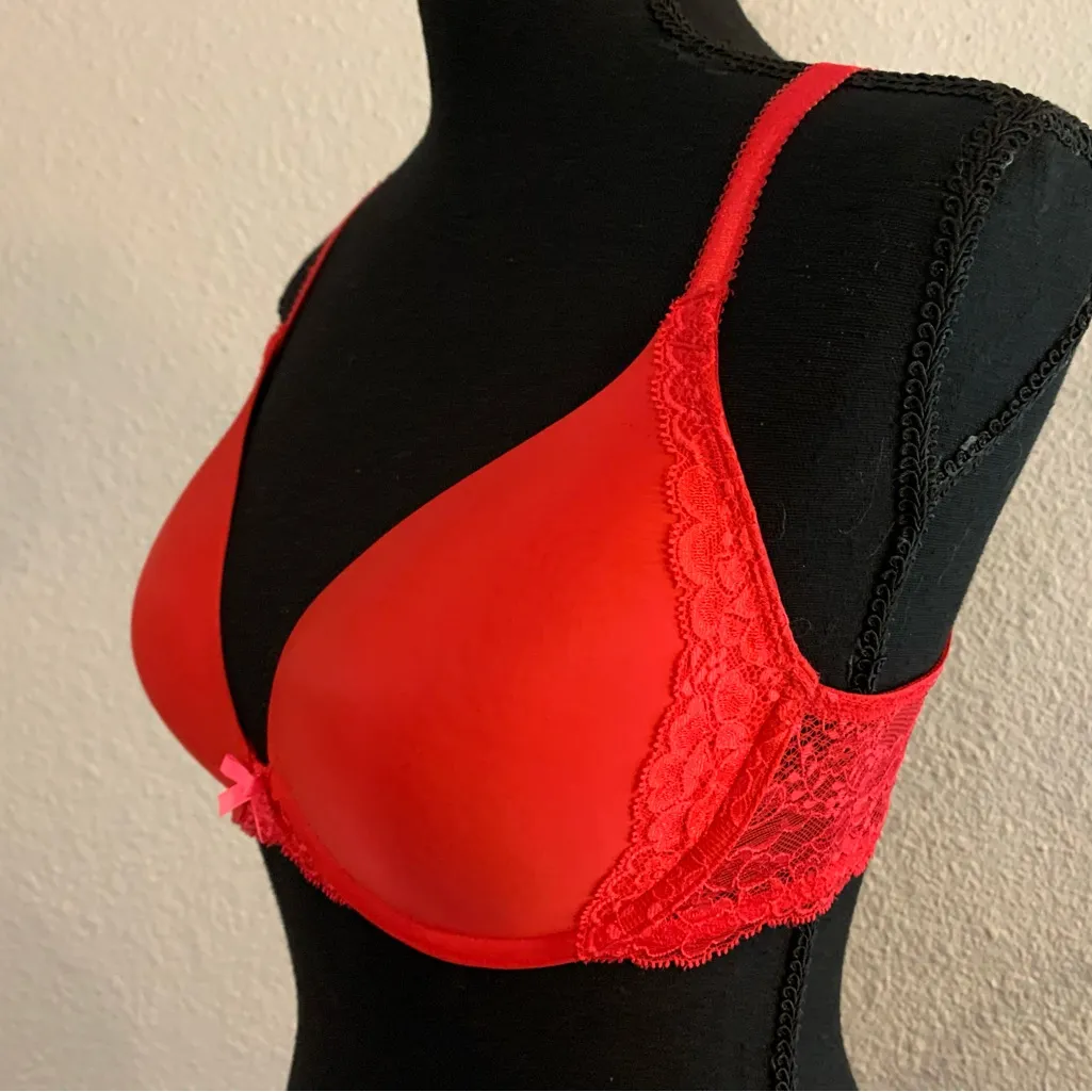 Victoria’s Secret Dream Angels Perfect Coverage Lacey Underwired Bra Size 32D - Image 2
