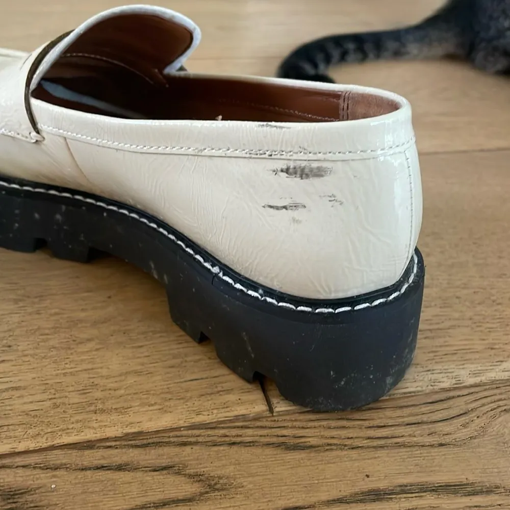 DSW Cream and Black Loafers - Image 4