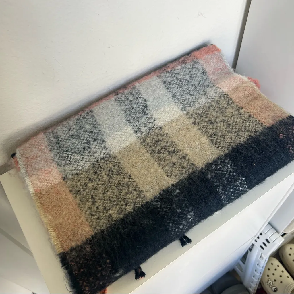 NWOT Barbour Rawson Check Scarf Checkered Navy and Pink - Image 5