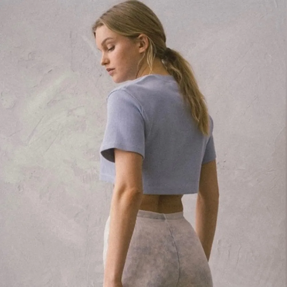 UO Out From Under Ryan Ribbed Half-Zip Cropped Tee in Lavender - Image 3