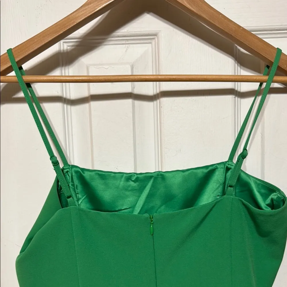 Vibrant Kelly Green Spaghetti Strap Side Slit Dress Size Medium - Image 6
