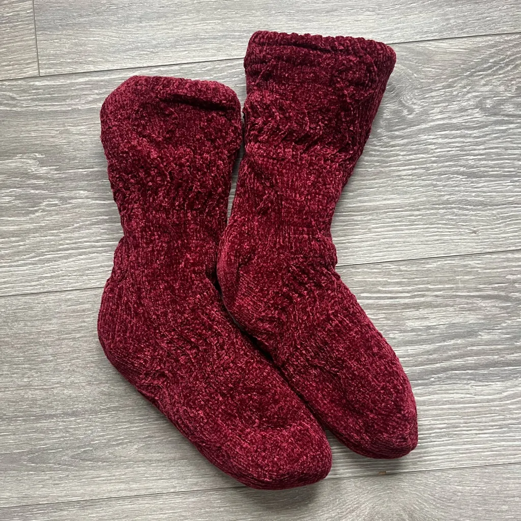 Burgundy Women’s White Sherpa Chenille Warm Cozy Comfy Winter Slipper Socks Red - Image 2