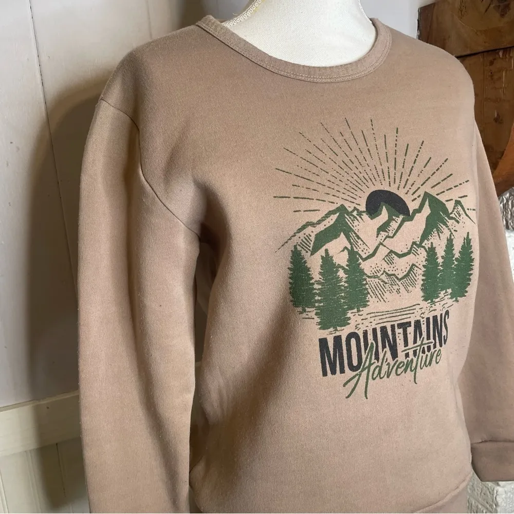 Vintage Outdoorsy Aesthetic Brown Crewneck – Size Small - Image 5
