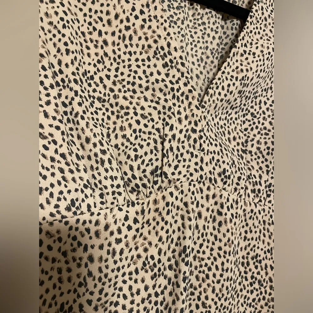 XS Abercrombie cheetah print top with clasps - Image 4