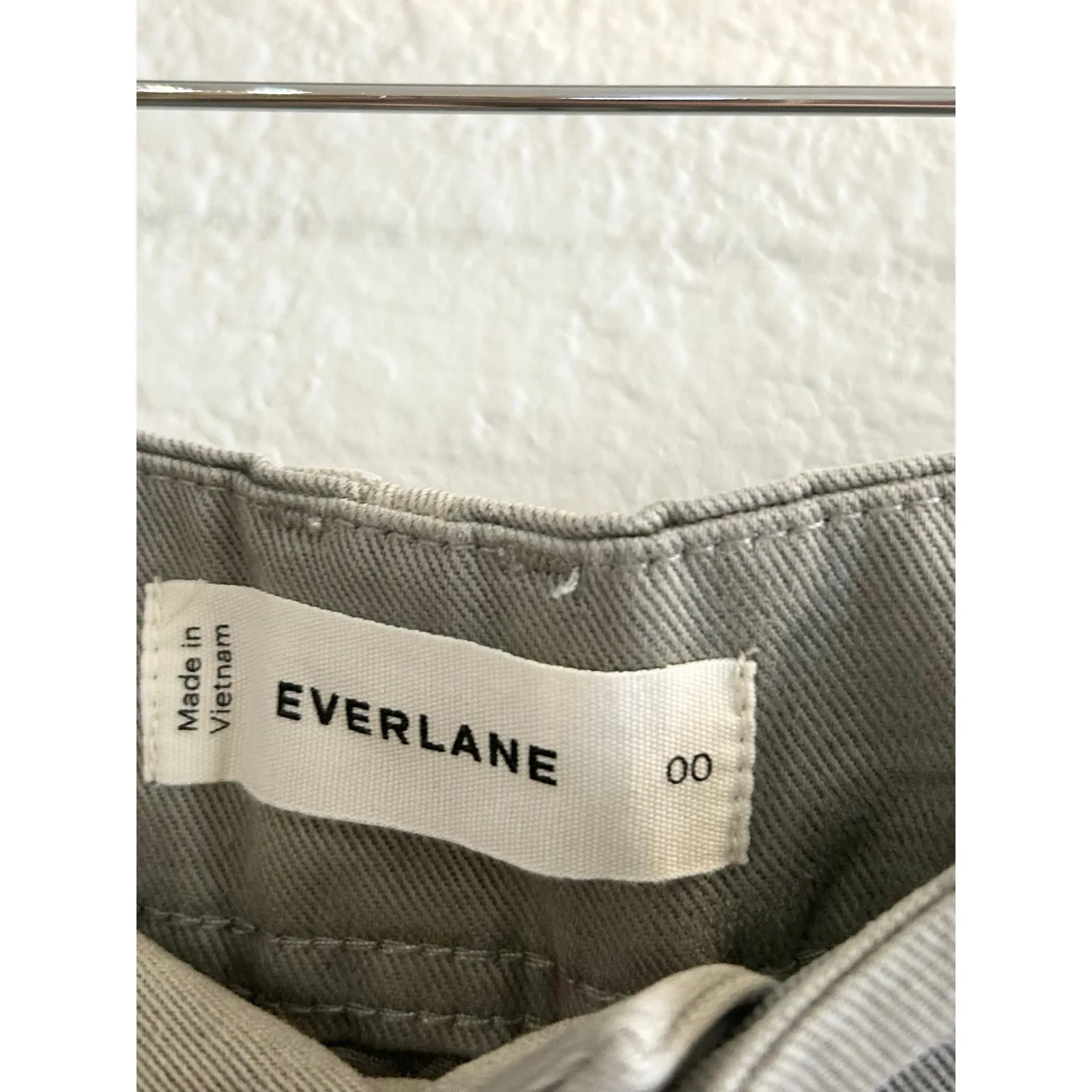 Everlane The Utility Short in Sage Green 00 - Image 4