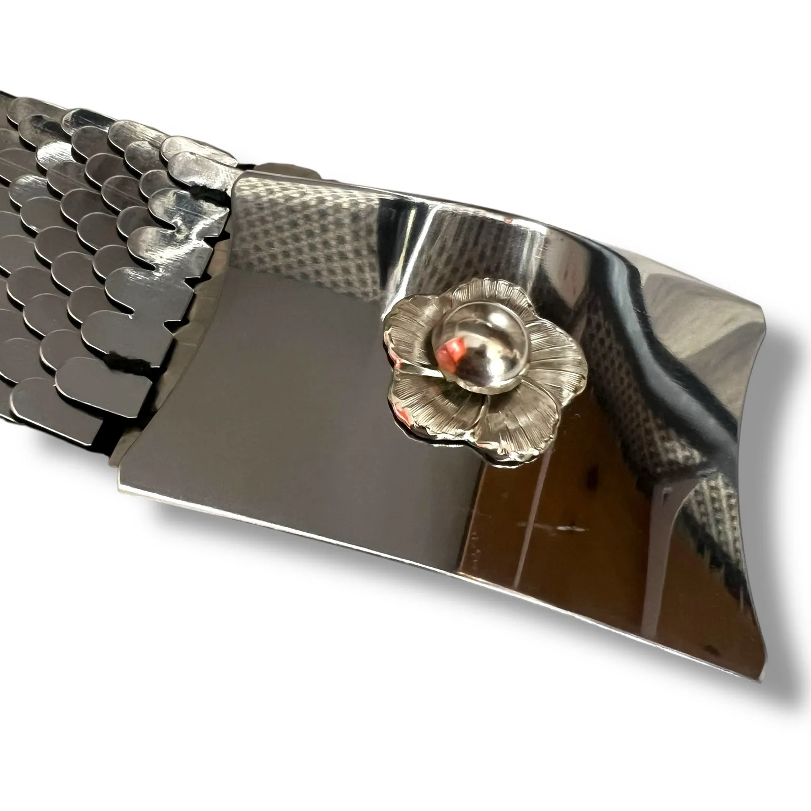 Vintage 80s 90s Womens Wide Scale Stretch Belt Flower Buckle Accent Silver Tone - Image 8