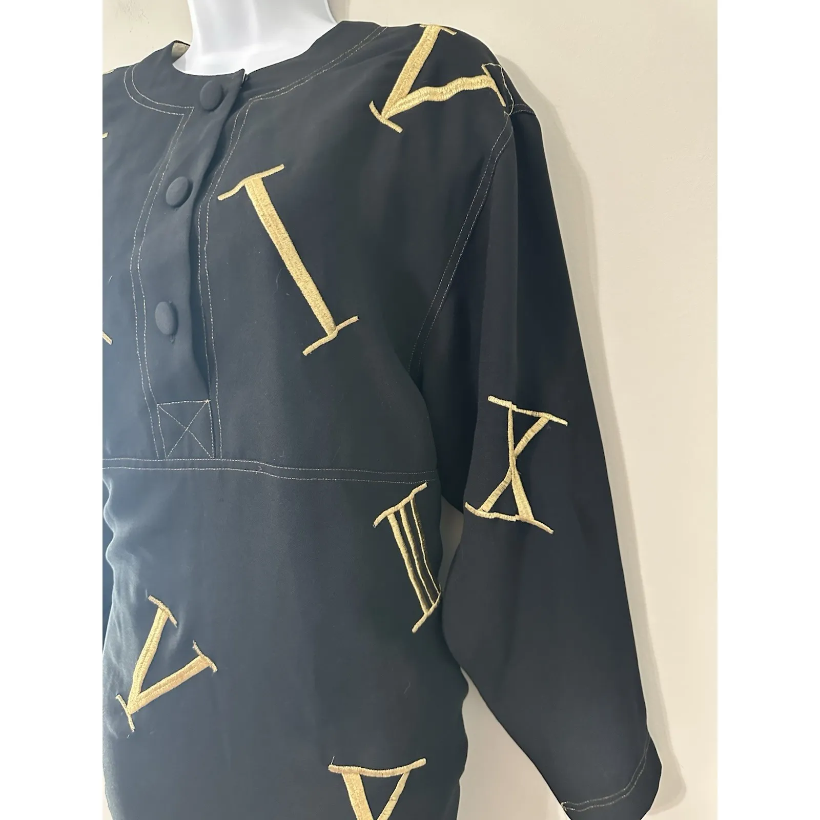 Adam Douglass Adrianna Papell My Latin Teacher Roman Numeral Shift Dress Size 6 - Image 2