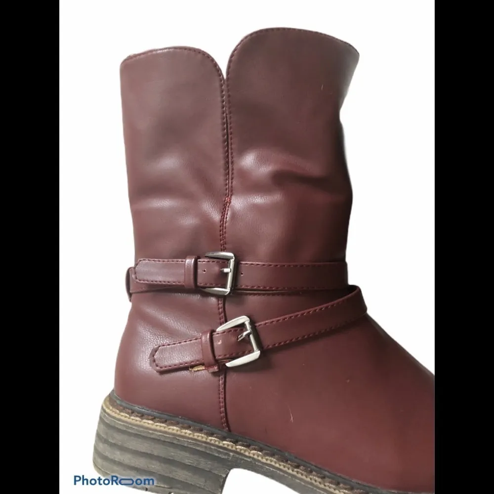 Steve Madden Maximus Burgundy Double Buckle Leather Boot Charcoal Sherpa Lined - Image 8