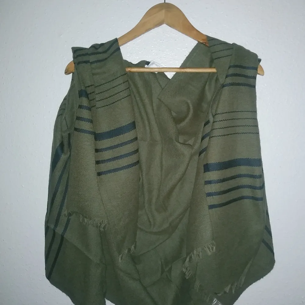 J.Crew UK Shawl Natural Minimalist Green Arm Holes Wrap - Image 5