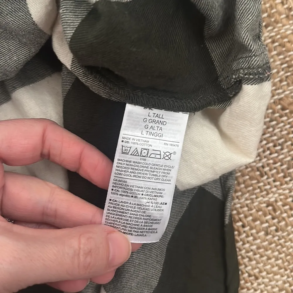 Old Navy Women’s The Classic Shirt Buffalo Plaid Flannel Size L Tall Green White - Image 4