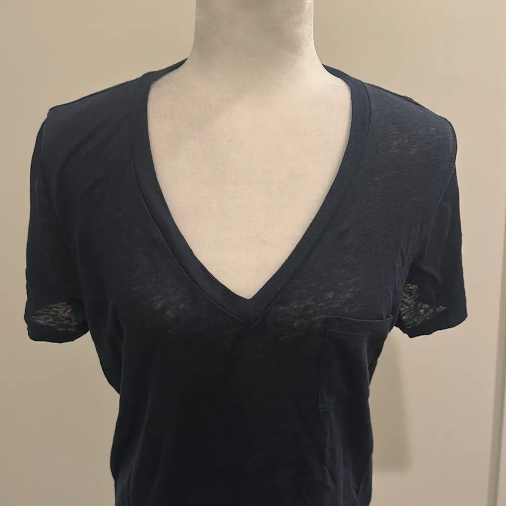 NWT JCrew Navy Linen V Neck Tee Sz M - Image 2