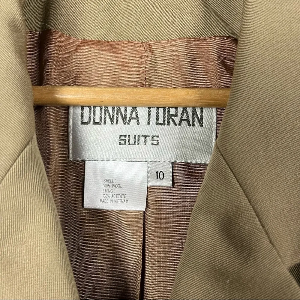 Vintage Donna Toran Khaki Beige Gold Button Skirt Suit Blazer Jacket 10 Tan - Image 4