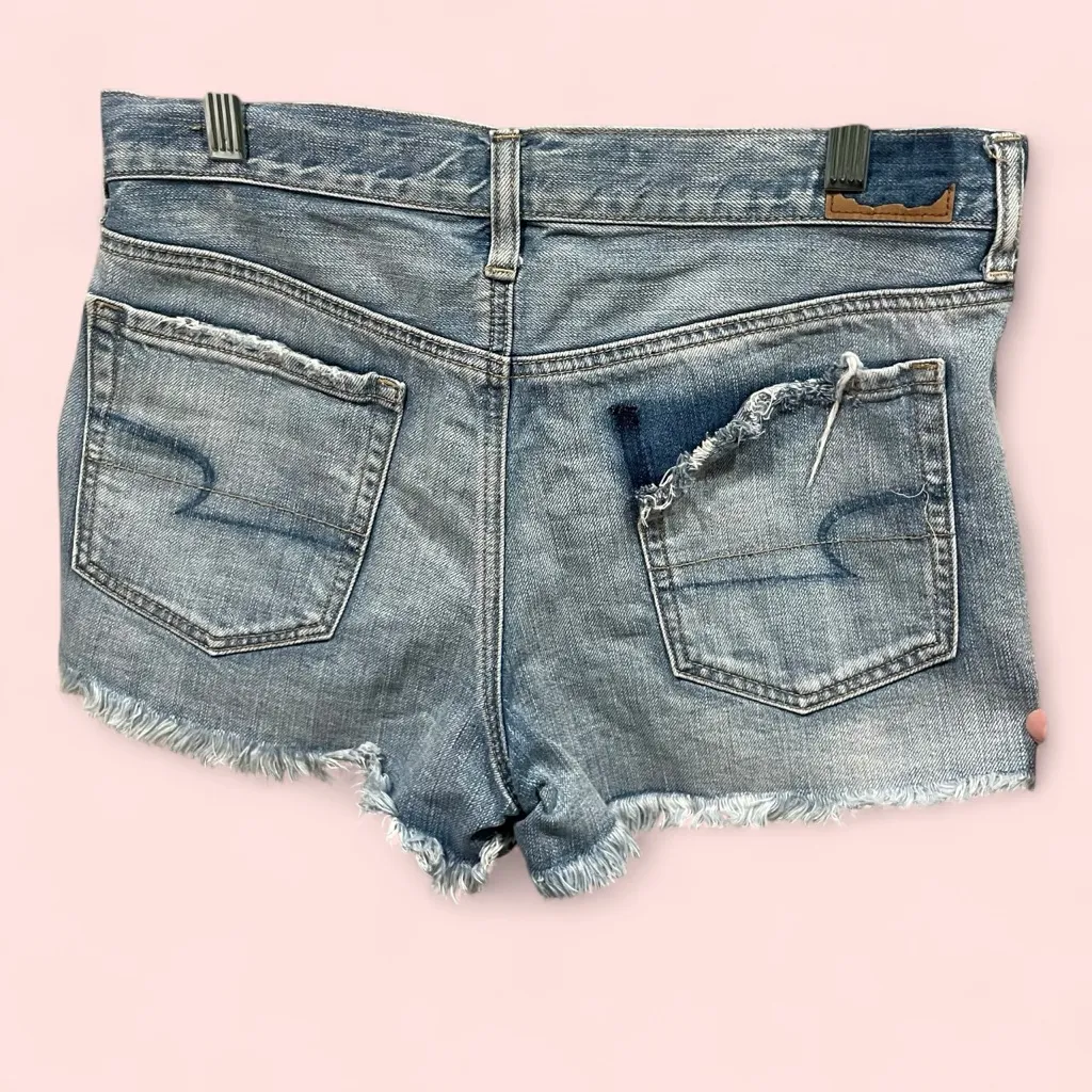 Cute American Eagle distressed vintage hi-rise shorty jean shorts pockets - Image 2