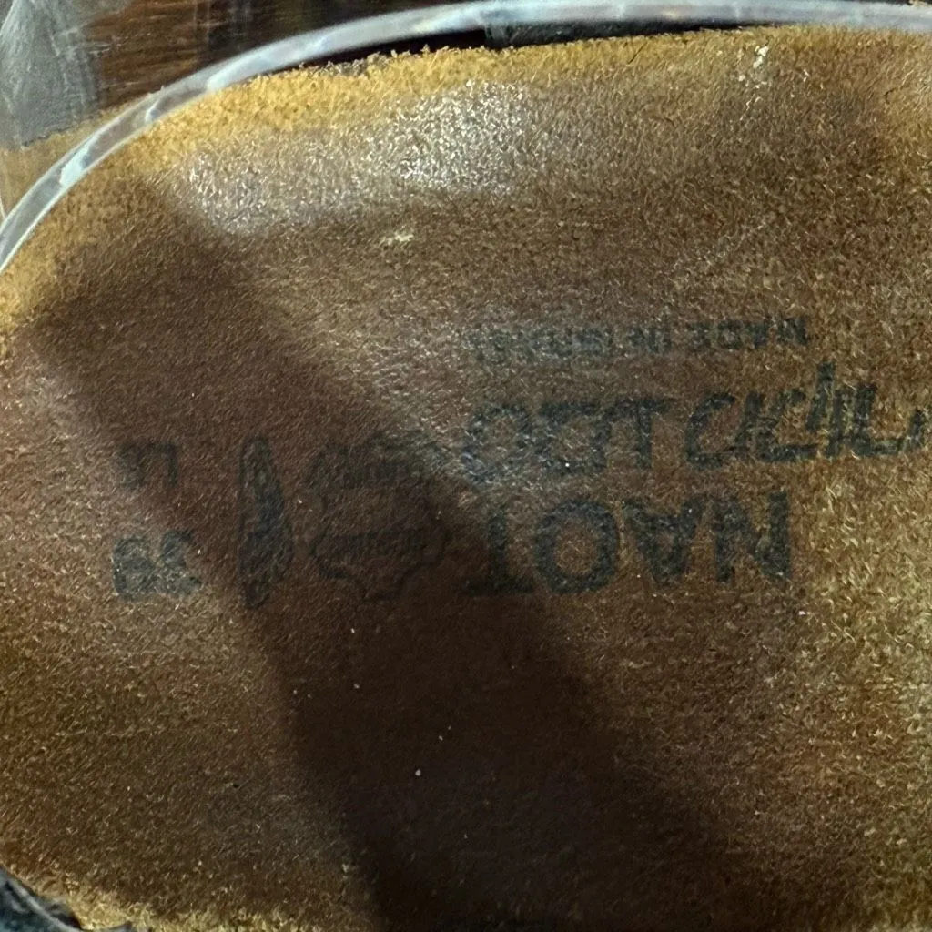 Naot silver metallic leather sandal size 39 1.5" Heel Tan - Image 2