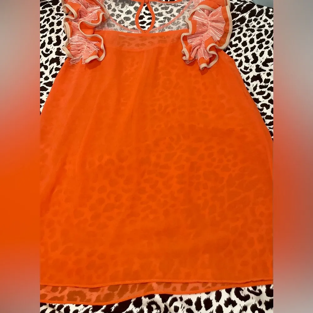 Ladies Ryu Orange ruffle sleeve top size medium - Image 3