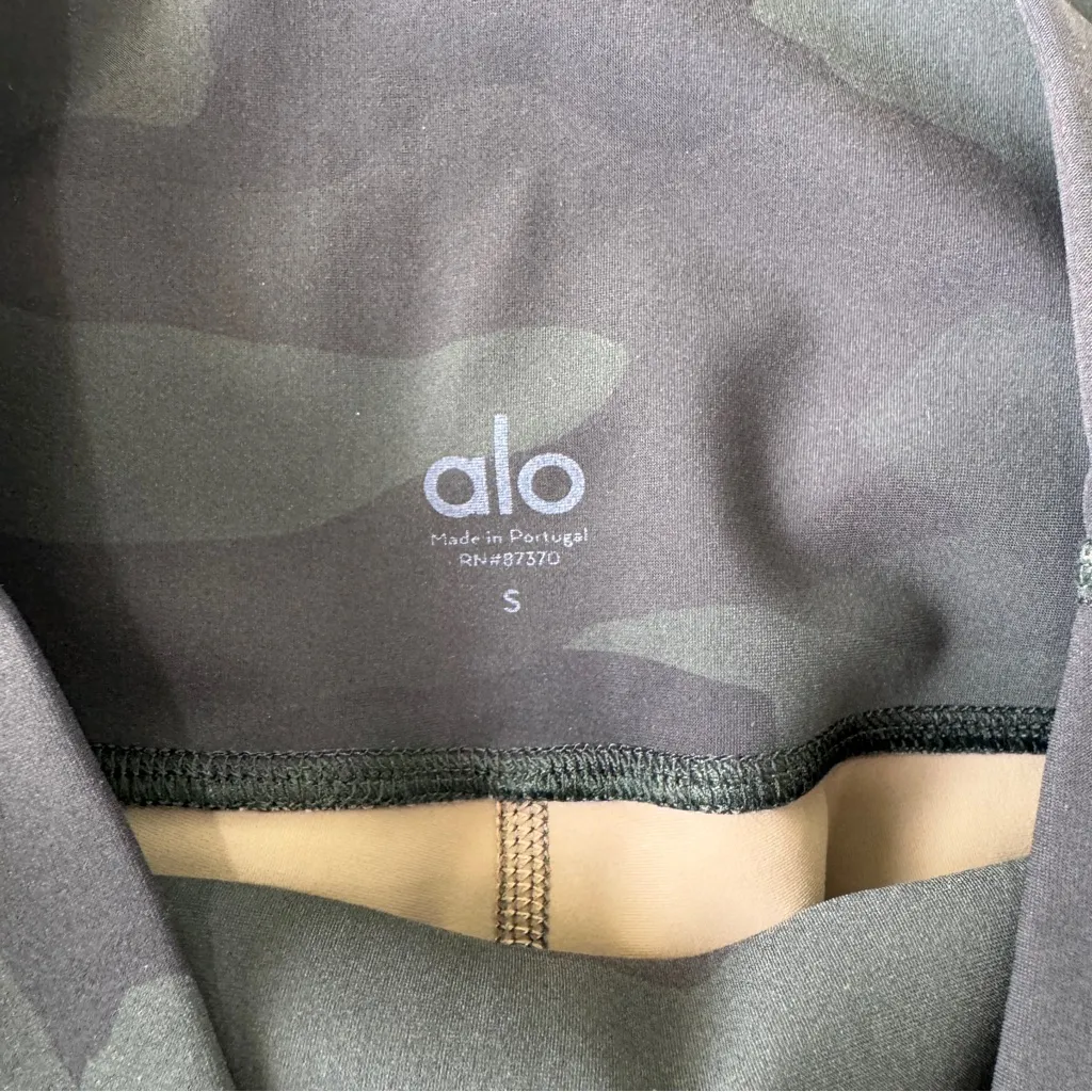 ALO Yoga Camo Leggings Small - Image 7