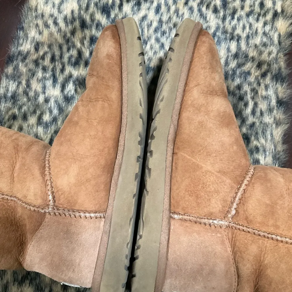 UGG BAILEY BUTTON MINI BOOTS - Image 8