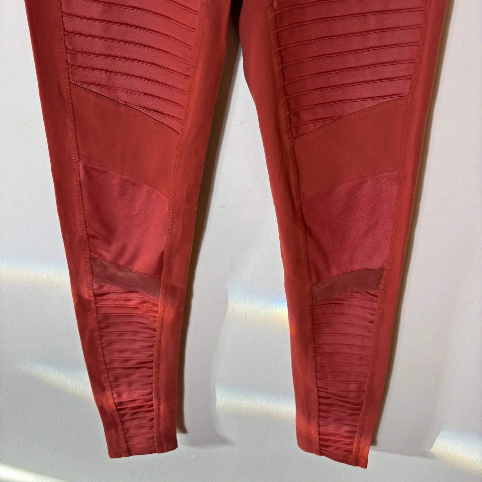 Alo Yoga High-Waist Moto Leggings Rust Orange Size Medium - Image 4