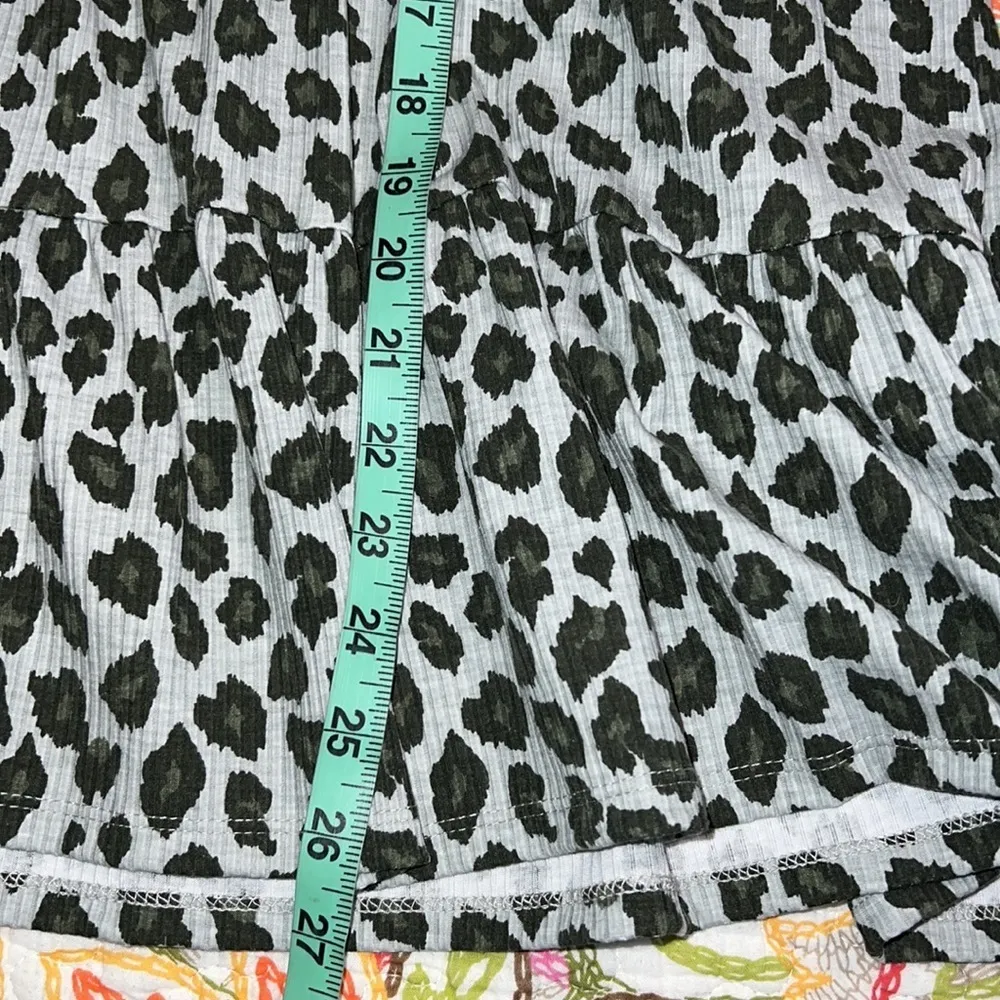 Love, fire size 1X top cheetah print ruffle bottom plus size long sleeve Black - Image 4