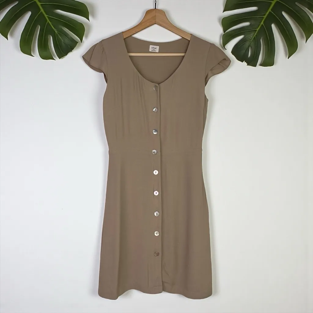 Wilfred Aritzia Capulet Cap Sleeve Button Front Dress in Beige - Image 4