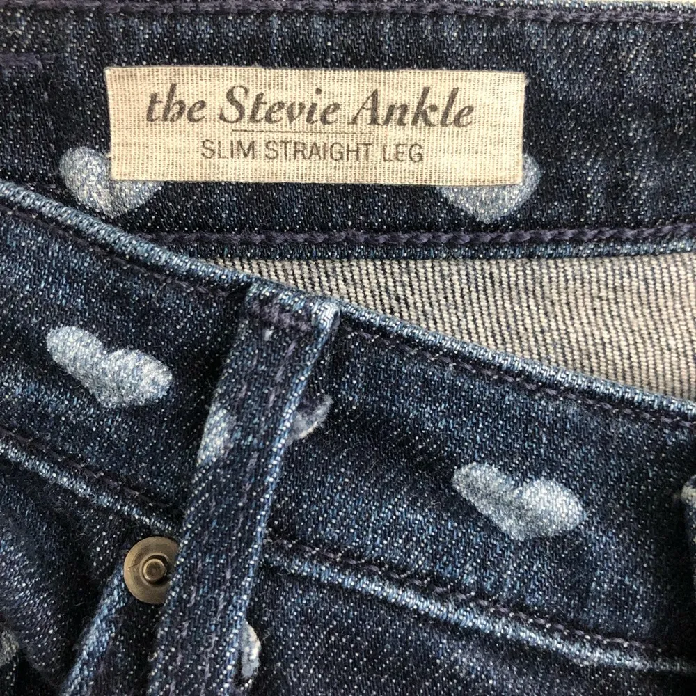 AG The Stevie Ankle Slim Straight Heart Jean. Size 29R - Image 6