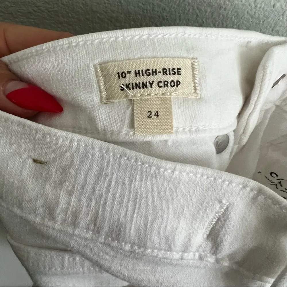 Madewell 10" High-Rise Skinny Crop Jeans in Pure White: Button-Front Edition - Image 6