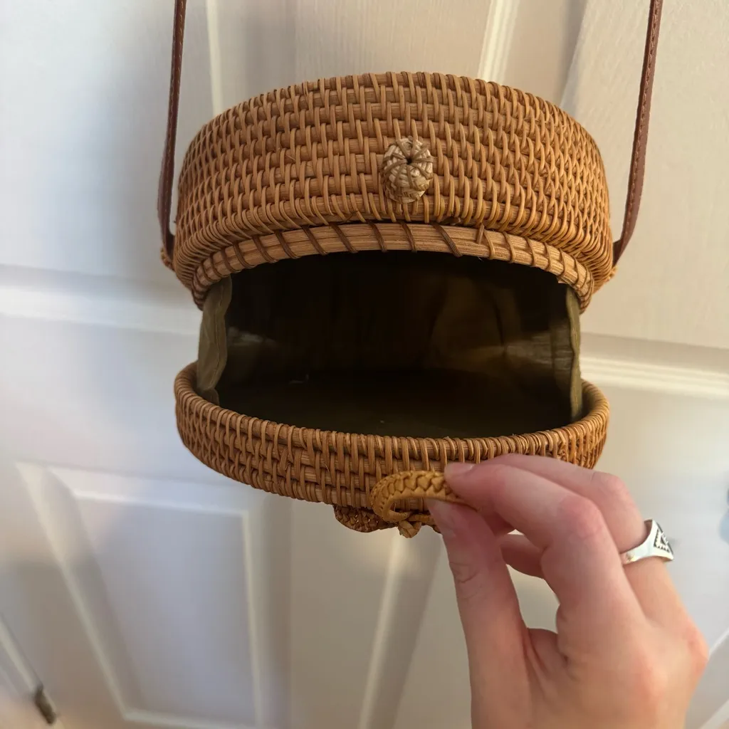 Round Woven Rattan Crossbody Bag Brown - Image 4