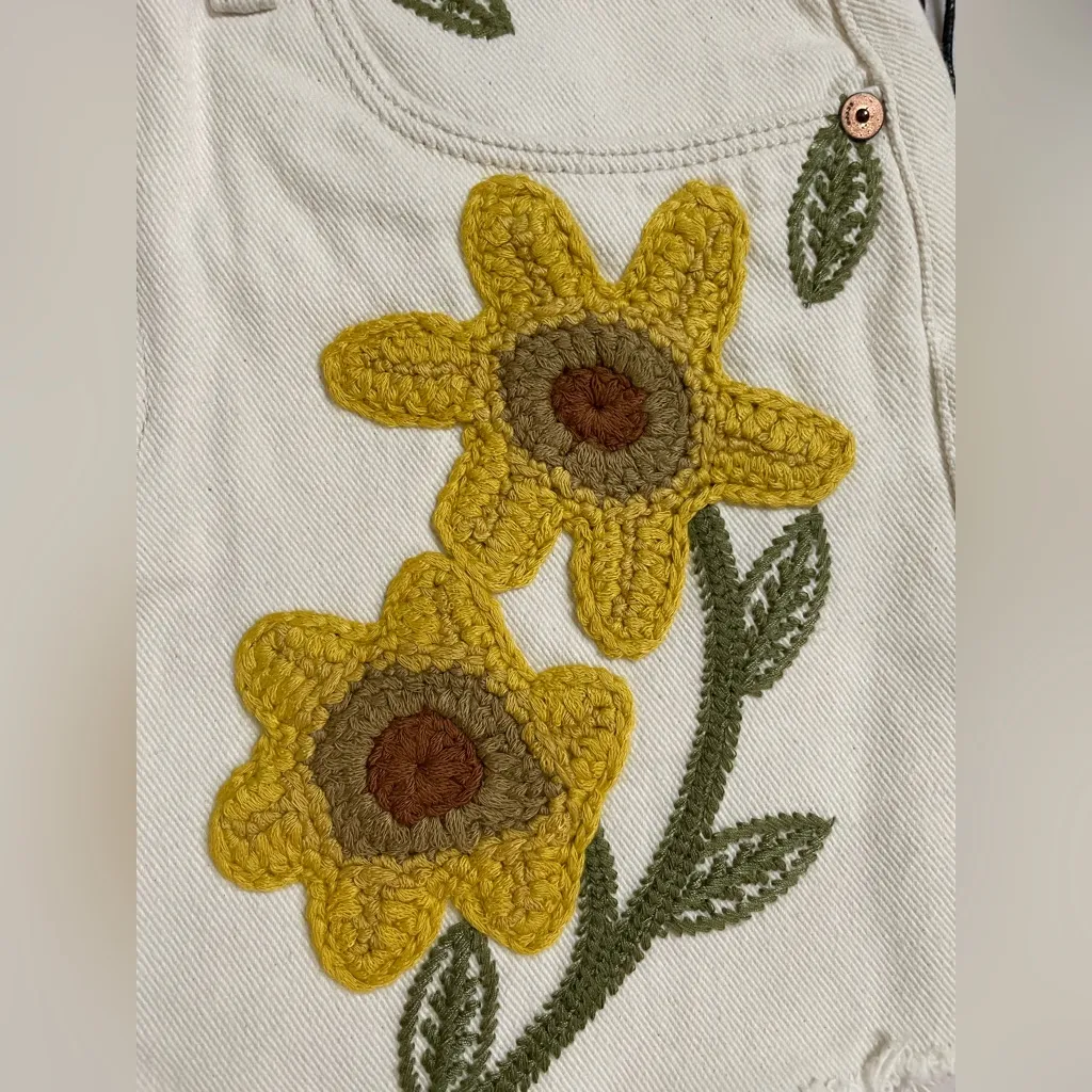 BlankNYC NWT The Reeve High Rise Ribcage Floral Embroidered Vintage White Shorts - Image 7