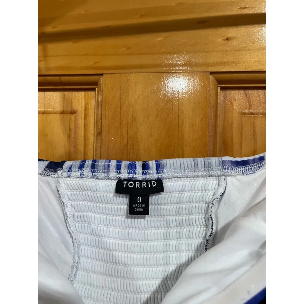 TORRID GEO PRINT TIE FRONT BABYDOLL STRAPLESS TOP SIZE 0 - Image 2